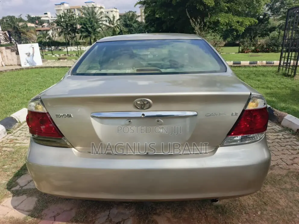 Toyota Camry LE 4dr Sedan (2.4L 4cyl 4A) 2004 Gold