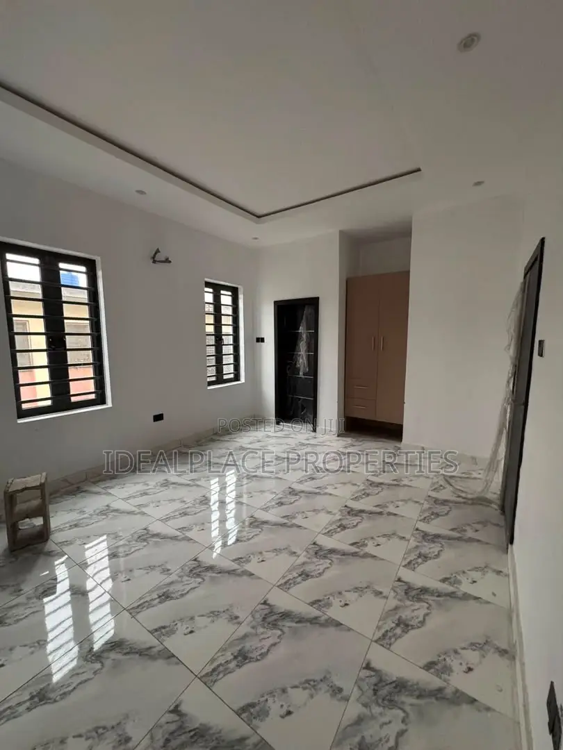4bdrm Duplex in Ogba for sale