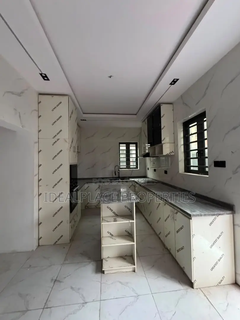 4bdrm Duplex in Ogba for sale