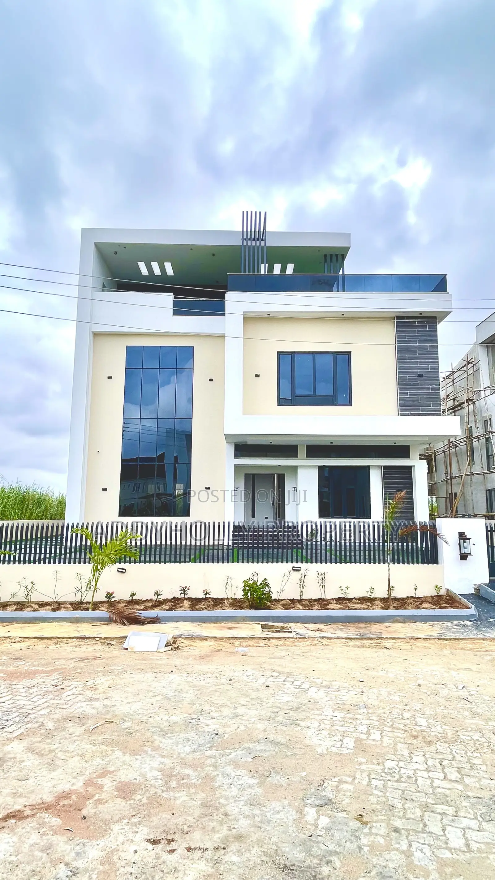 6bdrm Duplex in Northern Foreshore, Chevron for sale