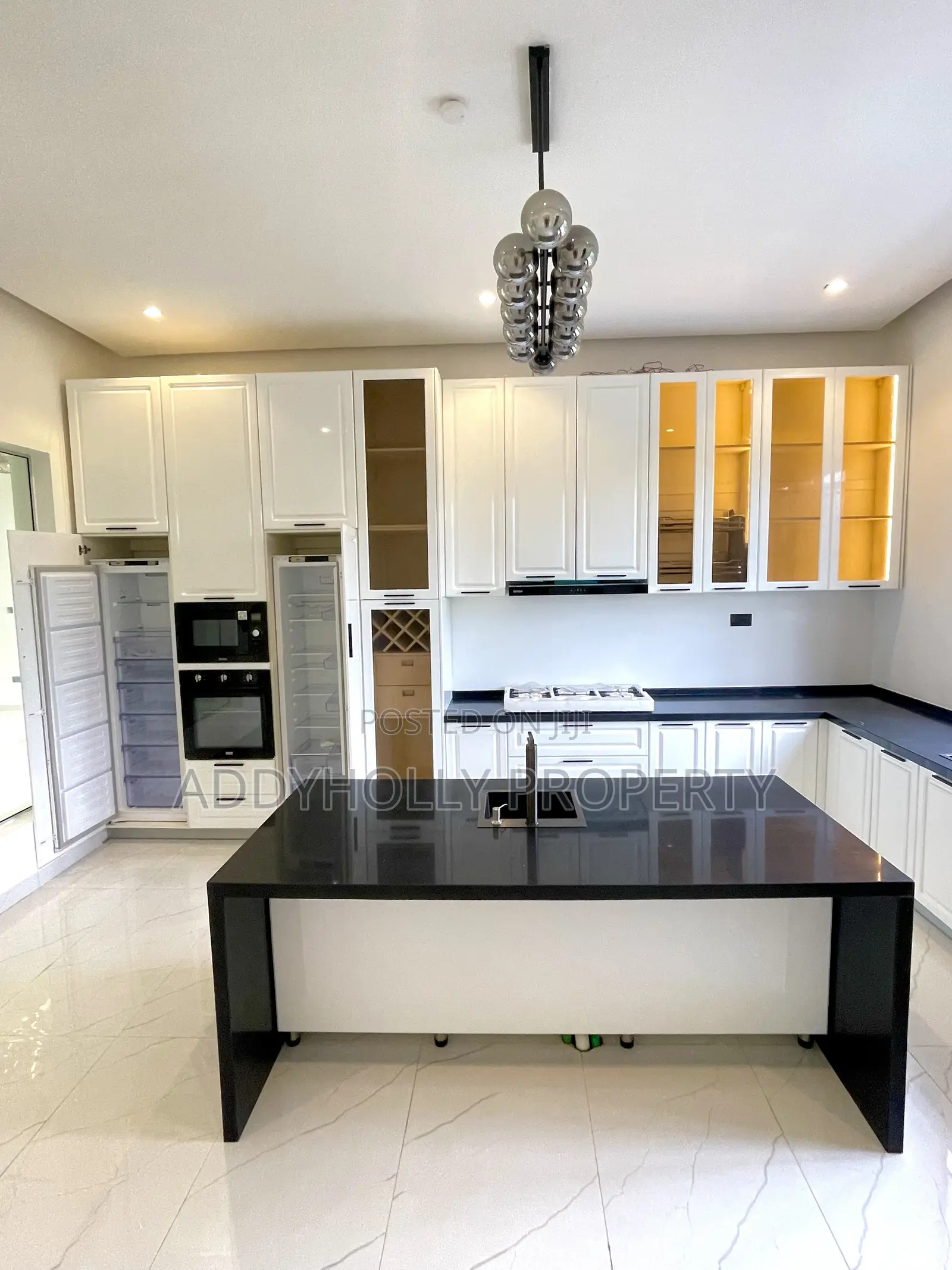 6bdrm Duplex in Northern Foreshore, Chevron for sale