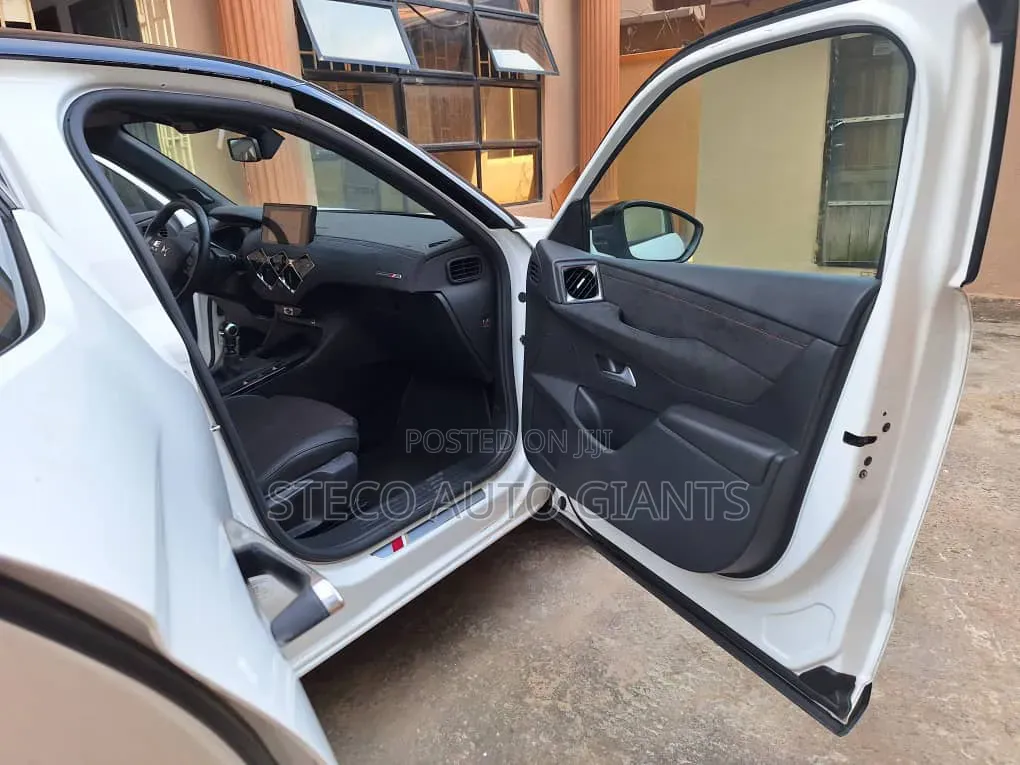 Car 2022 White