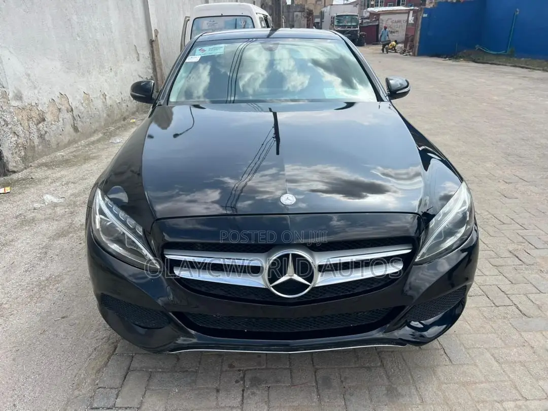 Mercedes-Benz C300 2016 Black