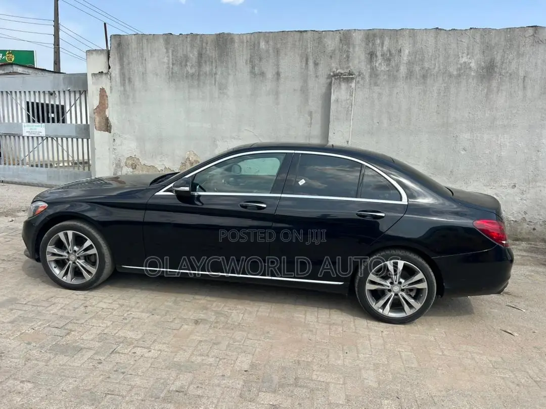 Mercedes-Benz C300 2016 Black