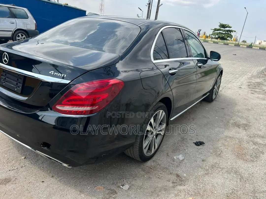 Mercedes-Benz C300 2016 Black