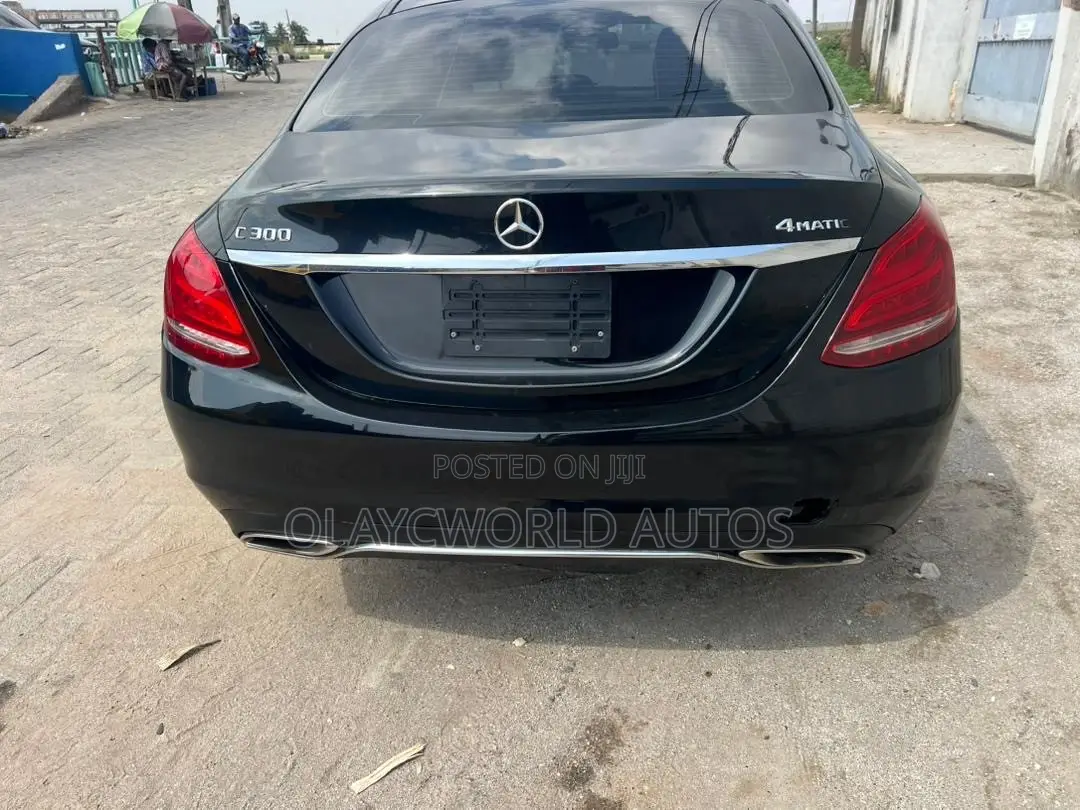 Mercedes-Benz C300 2016 Black