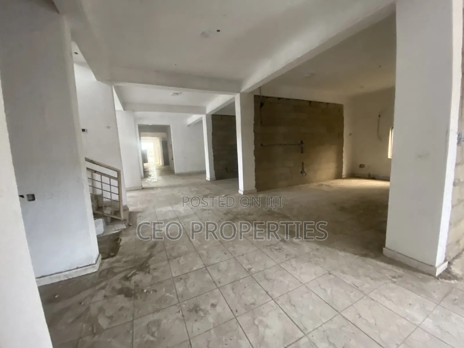 5 Floors With Penthouse Commercial Building Facing Expressway at Chev.