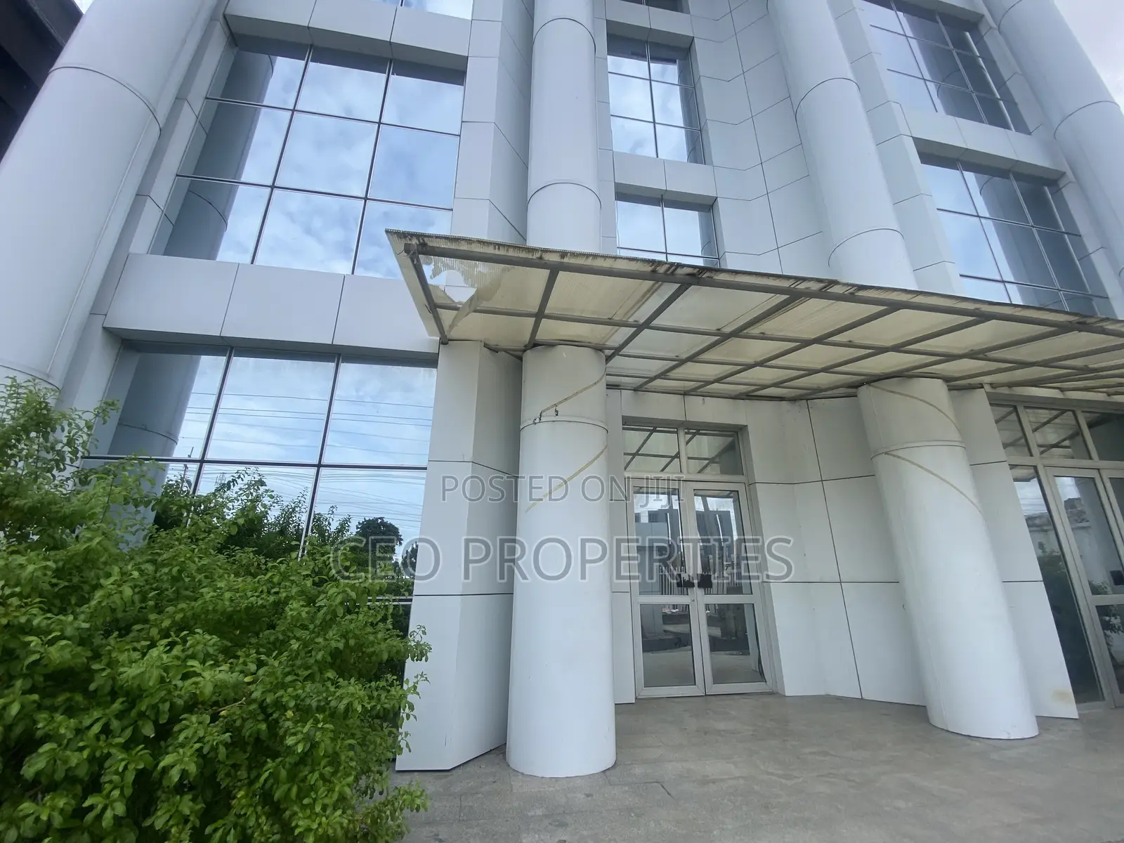 5 Floors With Penthouse Commercial Building Facing Expressway at Chev.