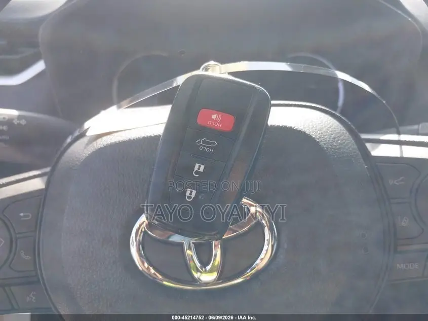 Toyota RAV4 XLE 2021 White