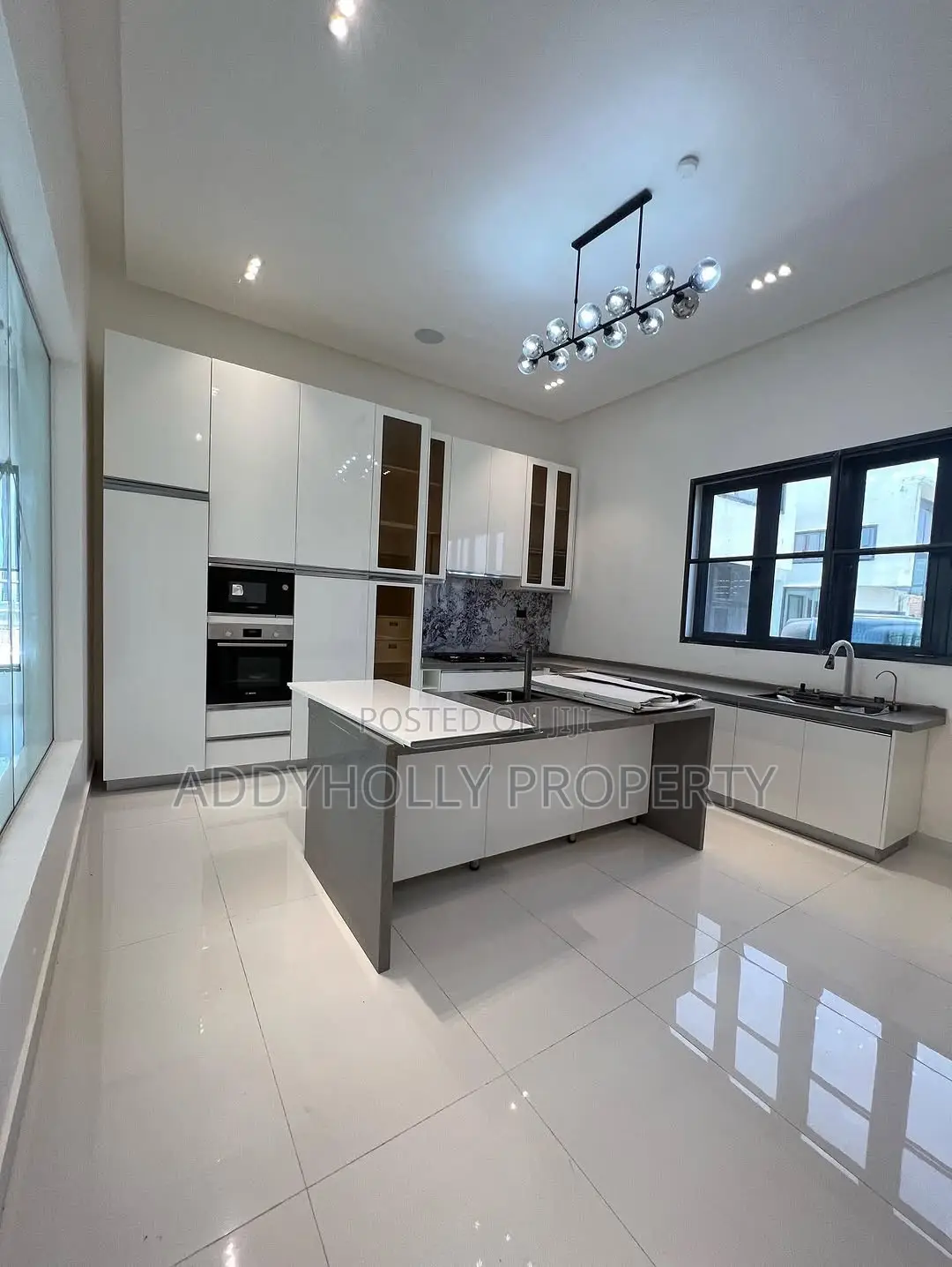 5bdrm Duplex in Pinnock Beach Estate, Jakande for sale