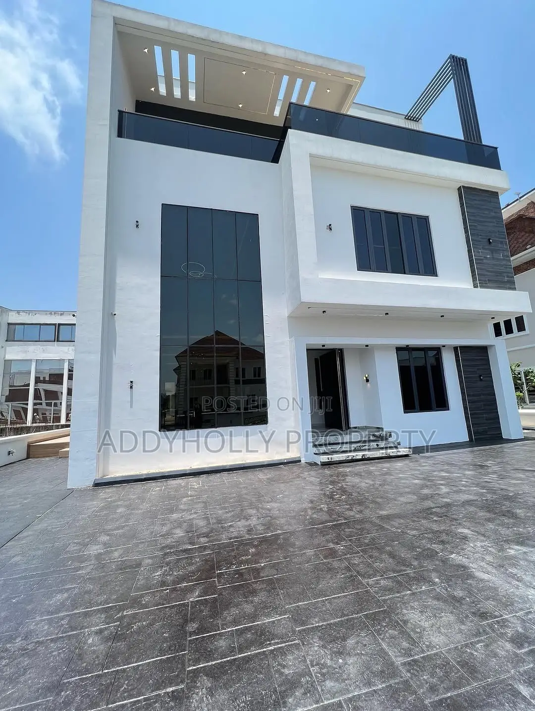 5bdrm Duplex in Pinnock Beach Estate, Jakande for sale