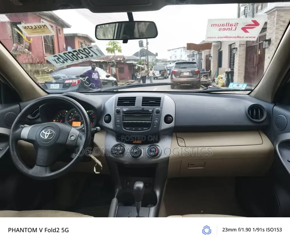 Toyota RAV4 2010 Gold