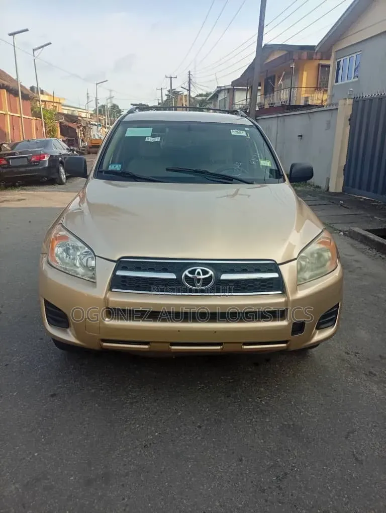 Toyota RAV4 2010 Gold