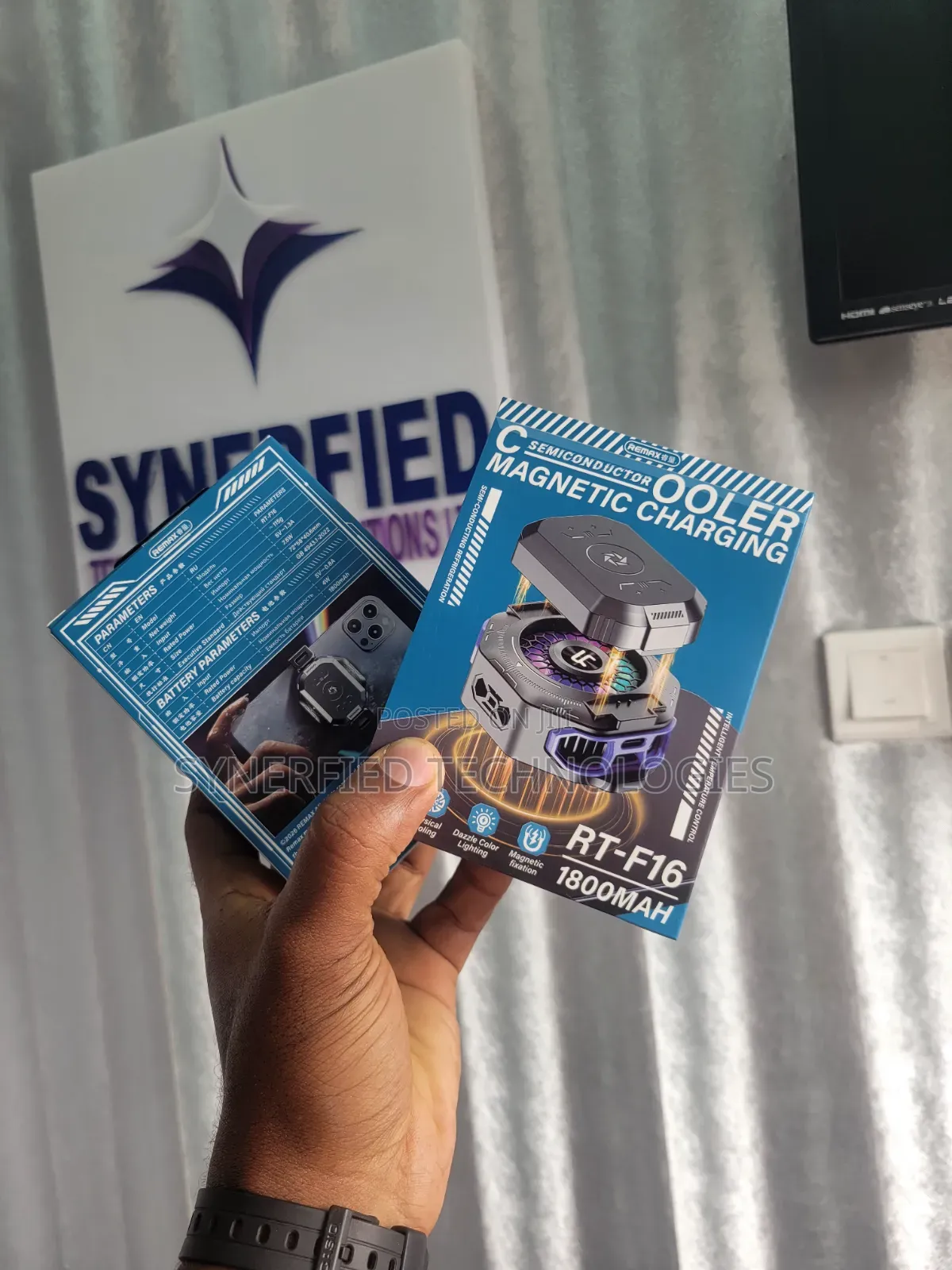 Remax RT-F16 Semiconductor Cooler, Magnetic Charging, 1800mAh, RGB