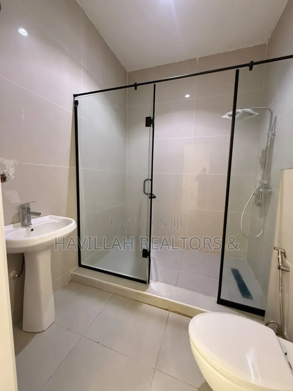 5bdrm Duplex in Ikota for sale