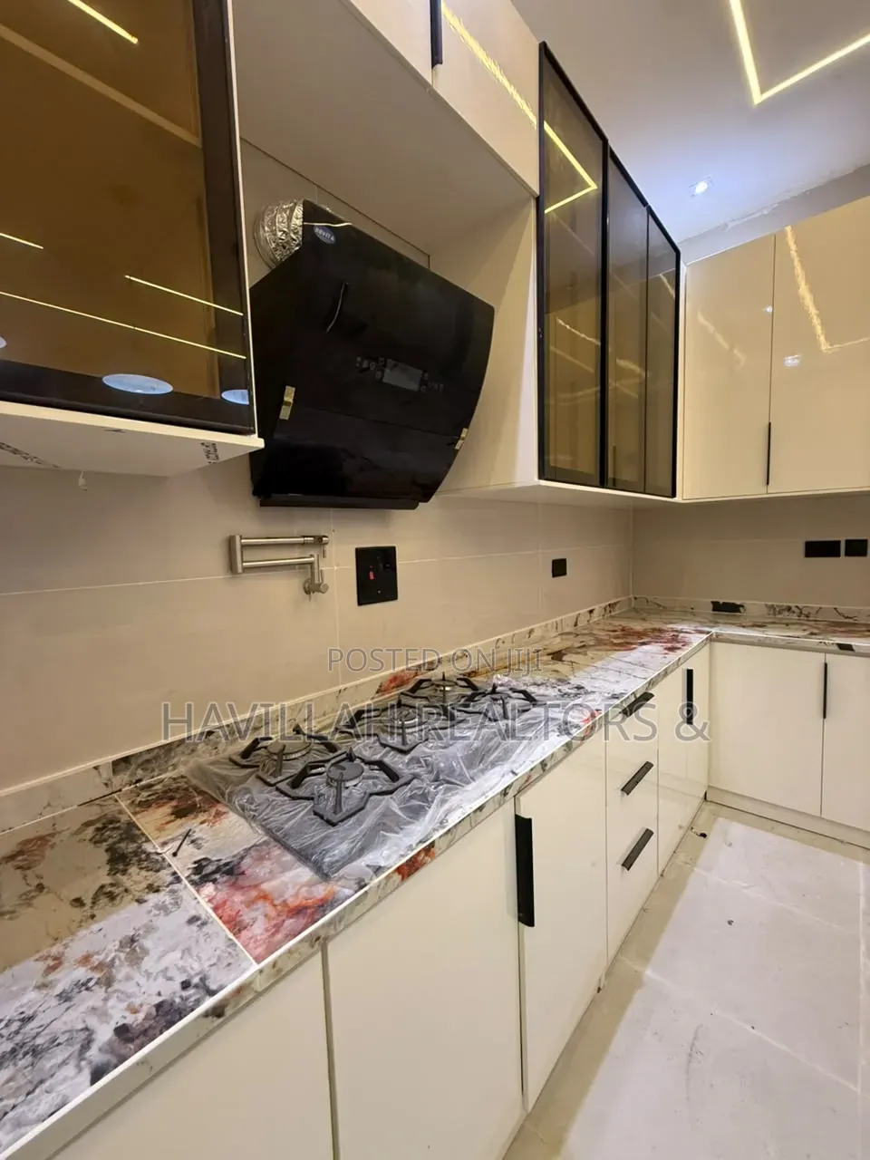 5bdrm Duplex in Ikota for sale