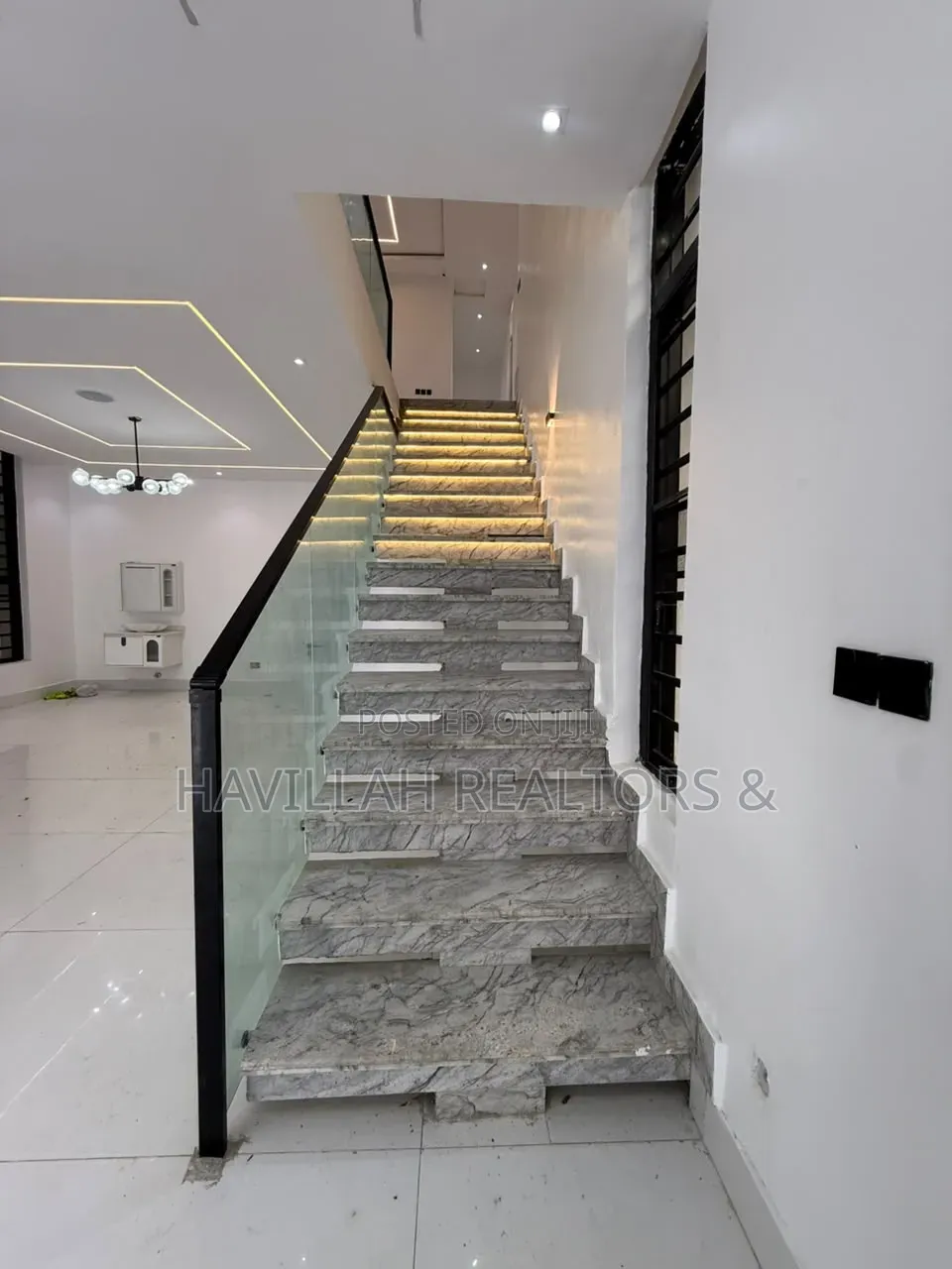 5bdrm Duplex in Ikota for sale