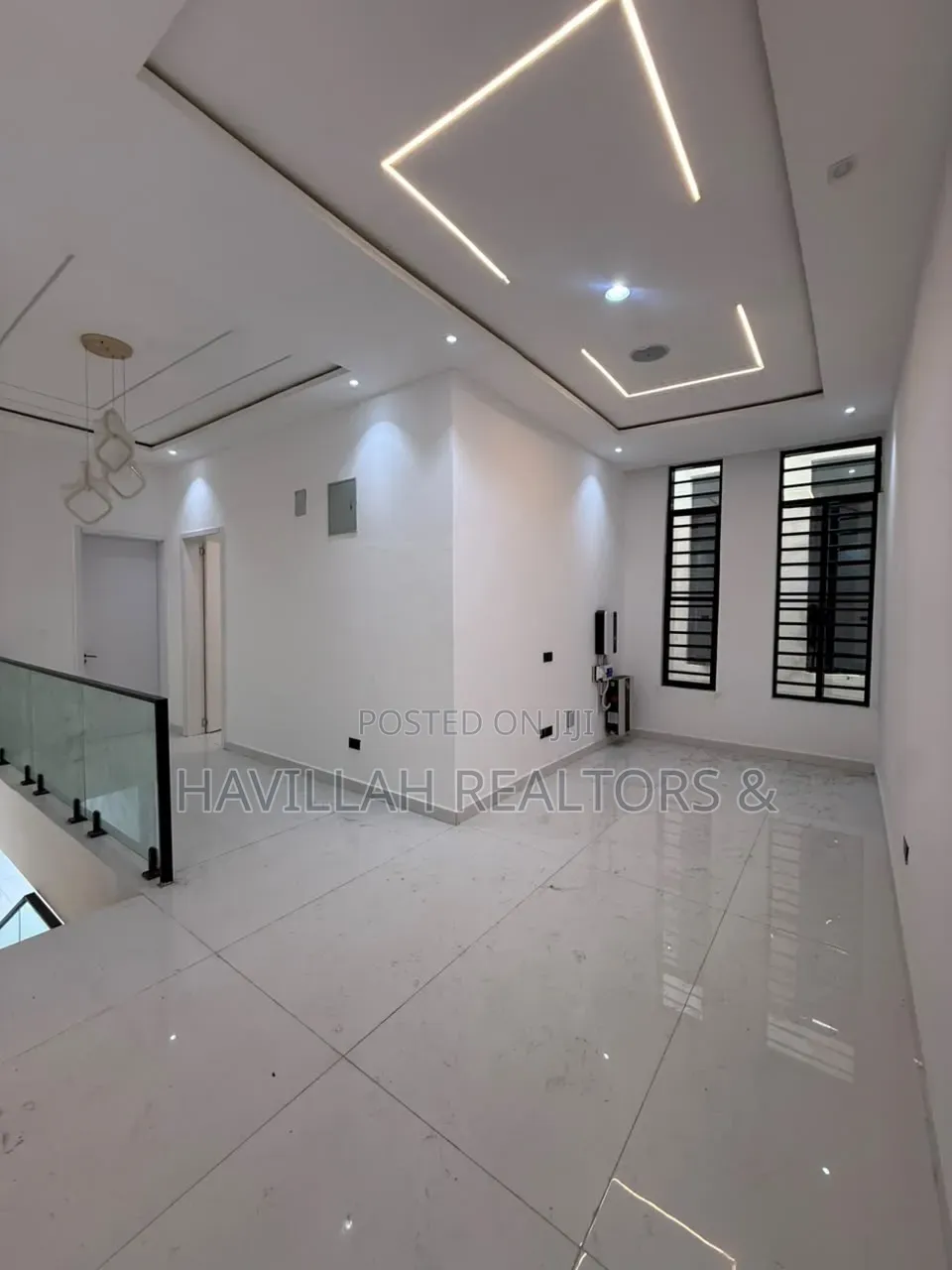5bdrm Duplex in Ikota for sale