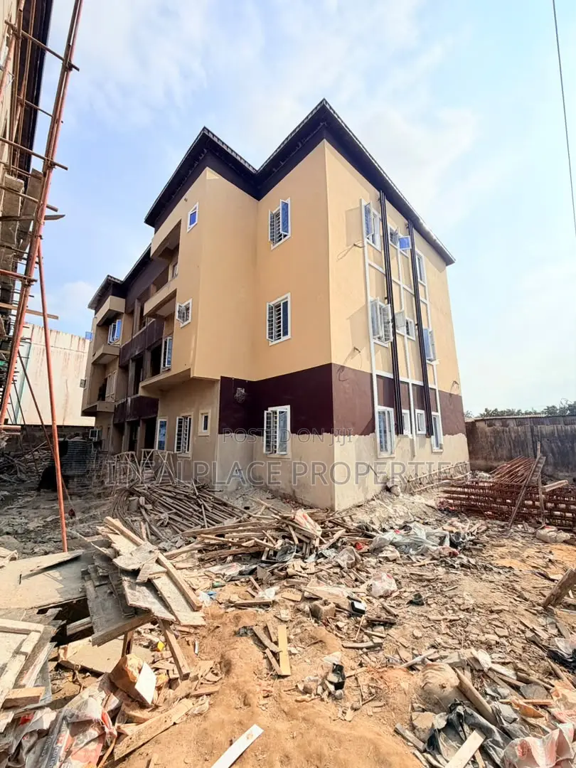 3bdrm Apartment in Ogba for sale