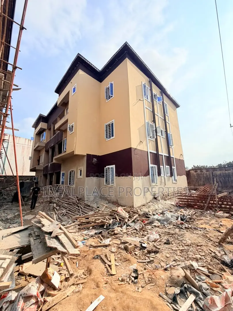 3bdrm Apartment in Ogba for sale