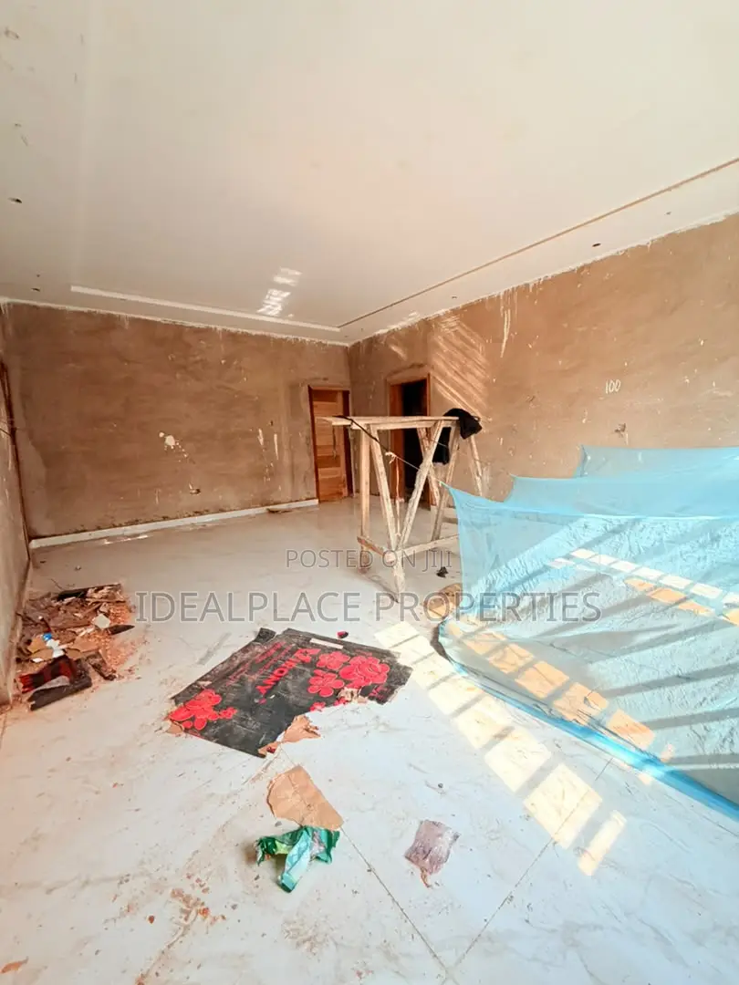 3bdrm Apartment in Ogba for sale