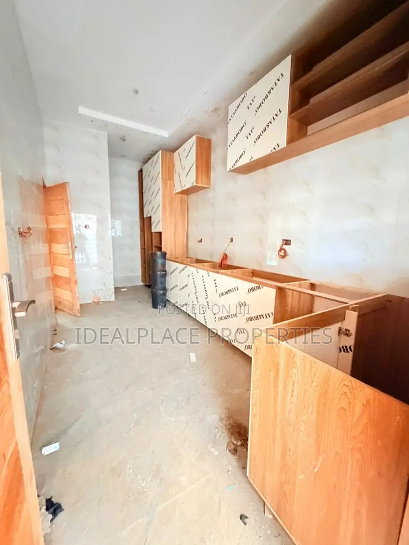 3bdrm Apartment in Ogba for sale