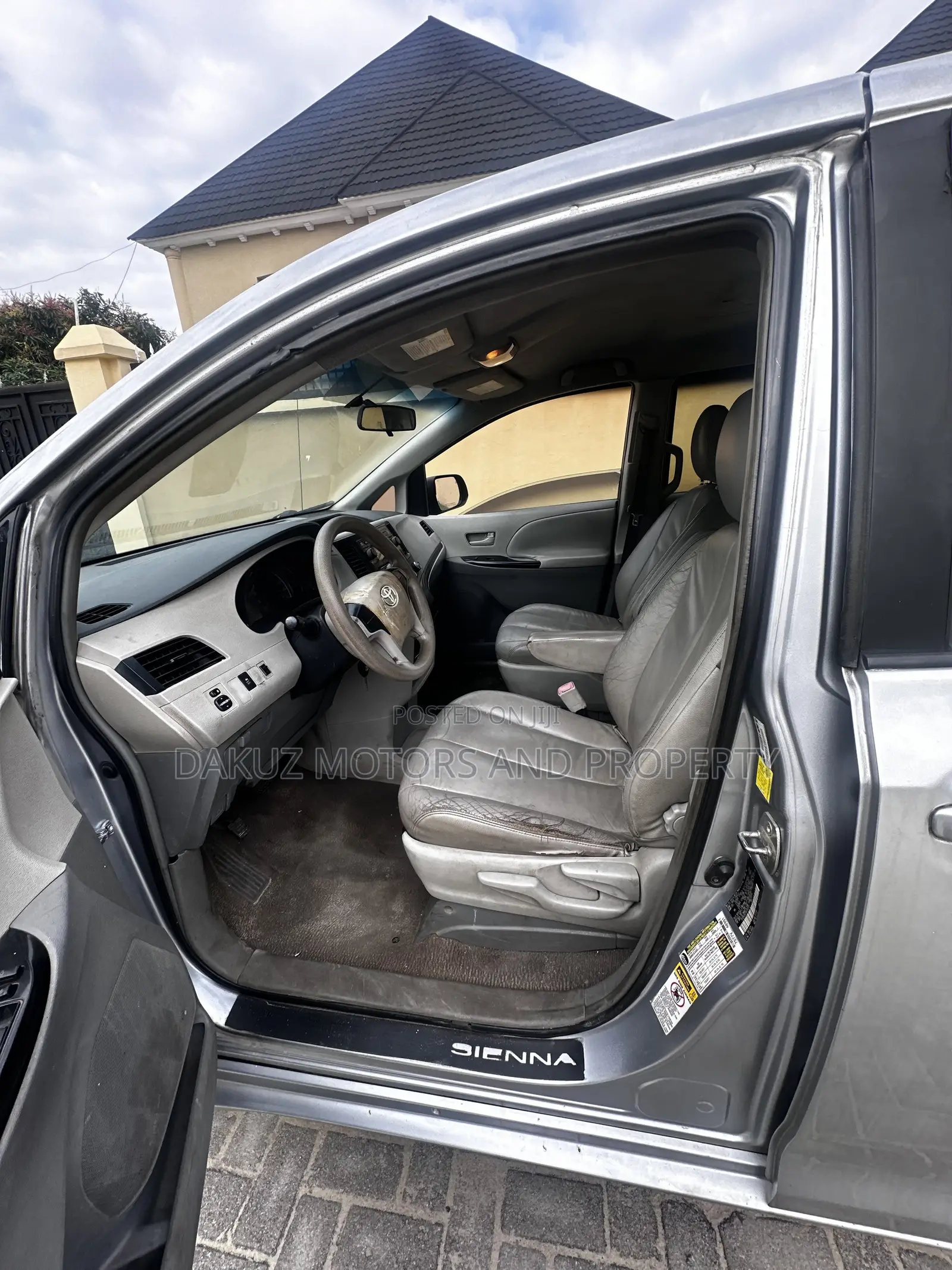 Toyota Sienna 2011 Silver