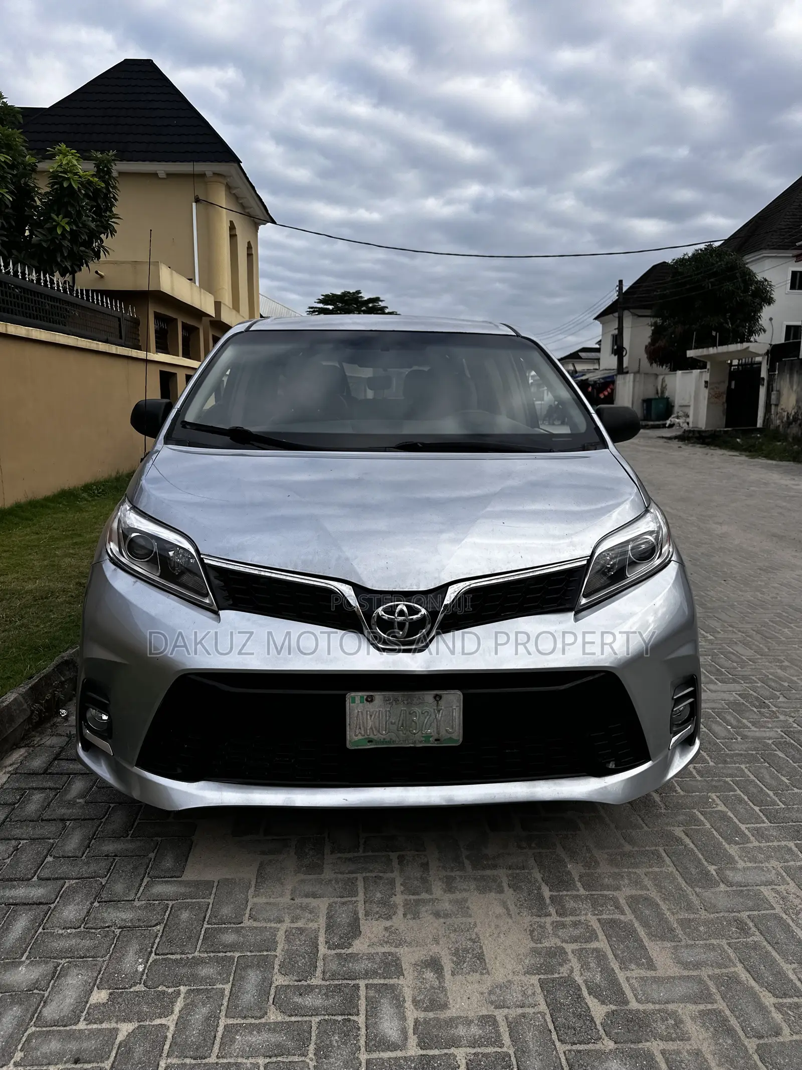 Toyota Sienna 2011 Silver