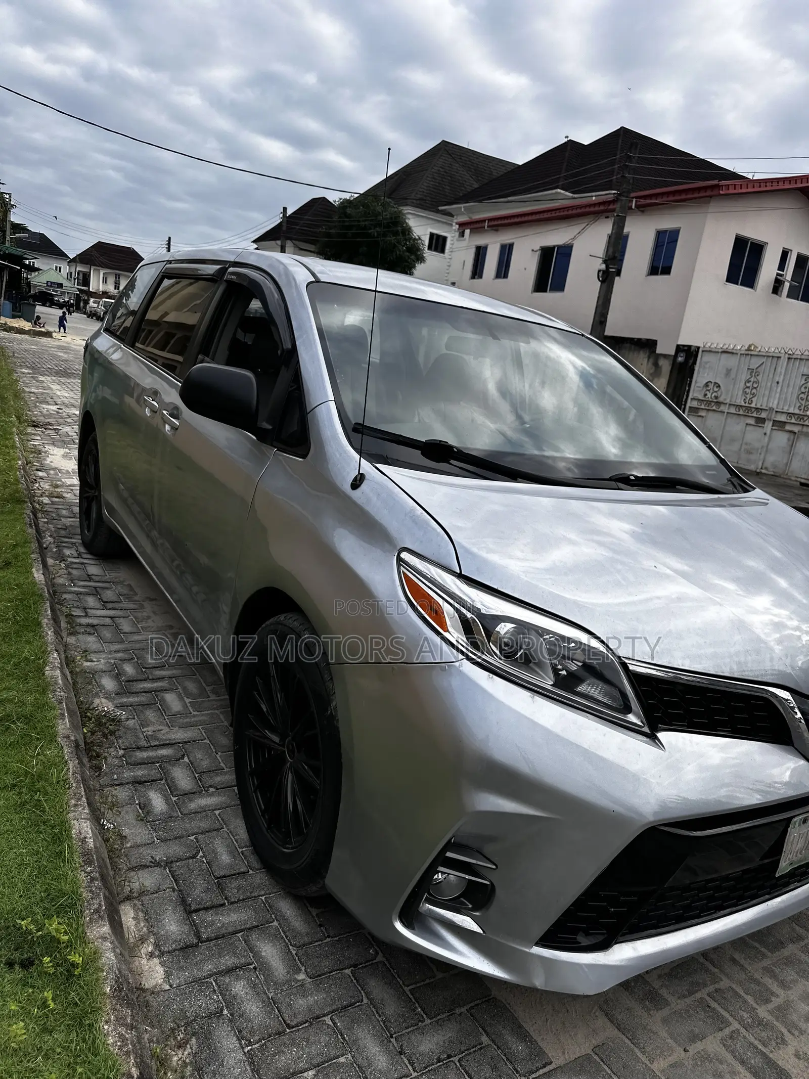 Toyota Sienna 2011 Silver