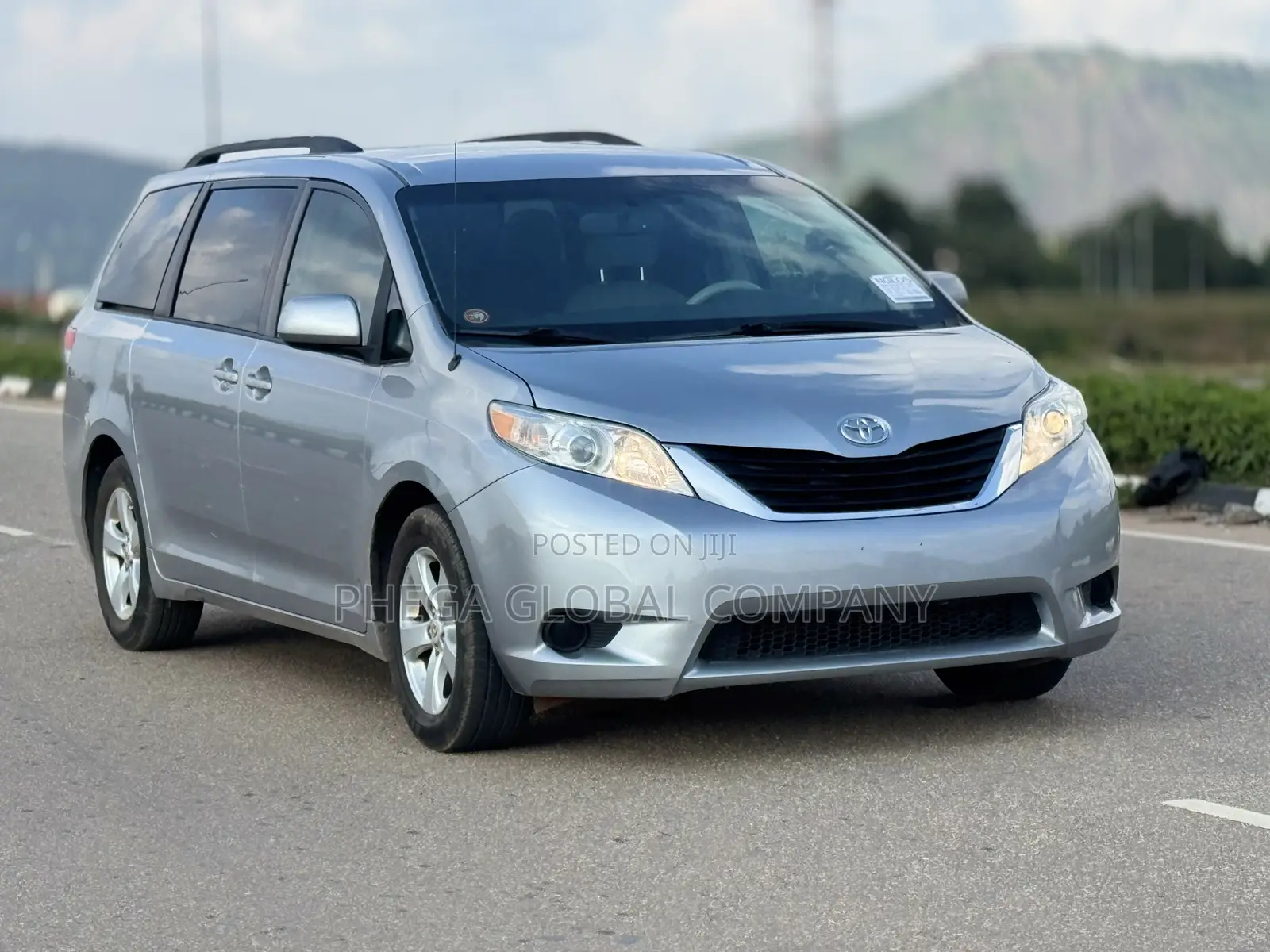 Toyota Sienna LE 8 Passenger 2012 Silver