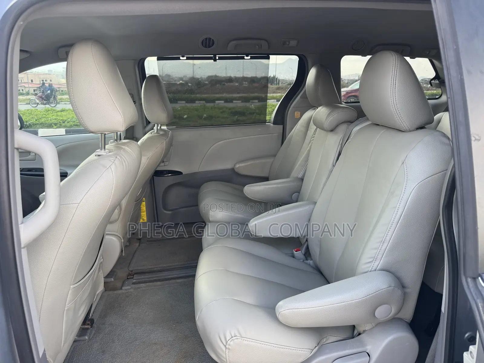 Toyota Sienna LE 8 Passenger 2012 Silver