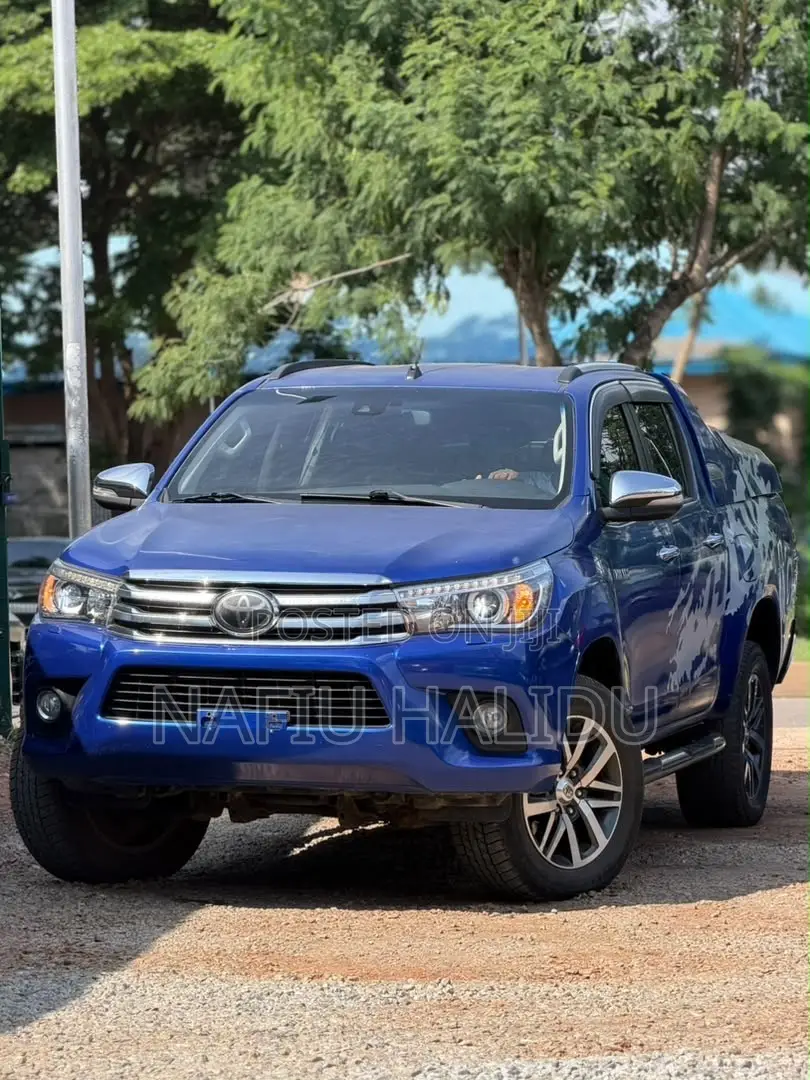 Toyota Hilux 2021 Blue