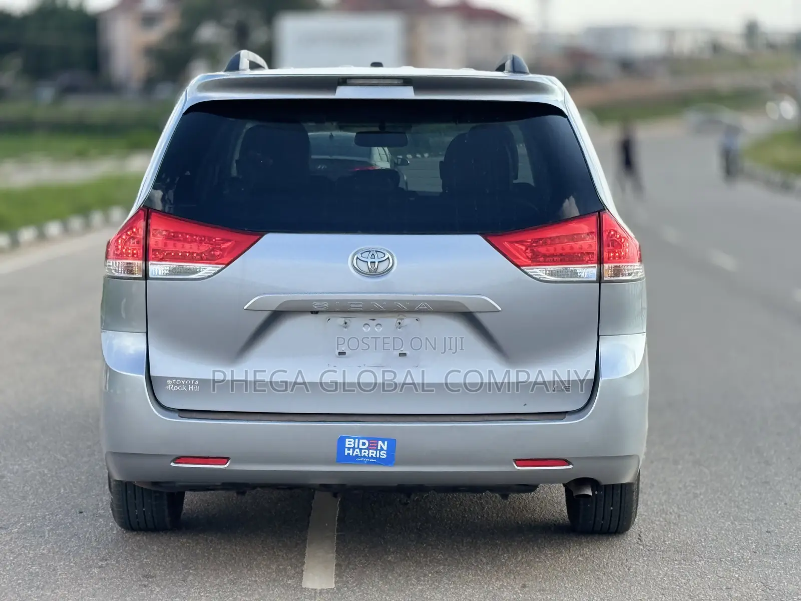 Toyota Sienna LE 8 Passenger 2012 Silver