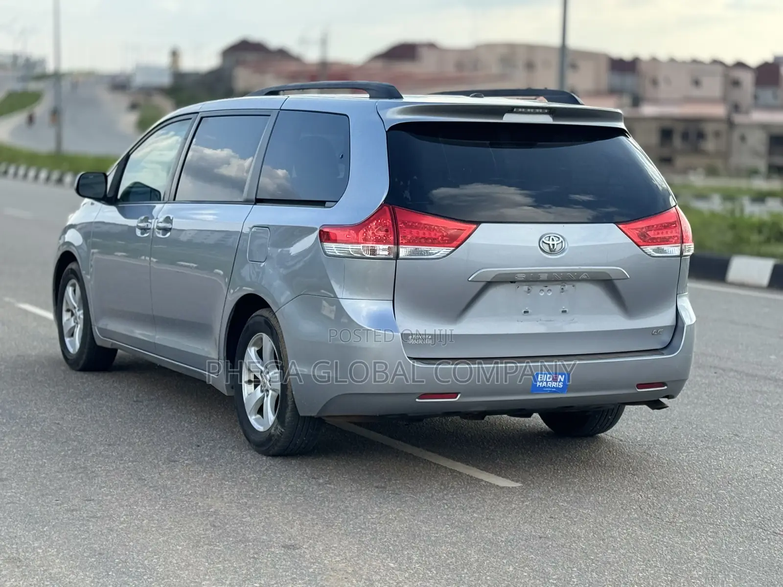 Toyota Sienna LE 8 Passenger 2012 Silver