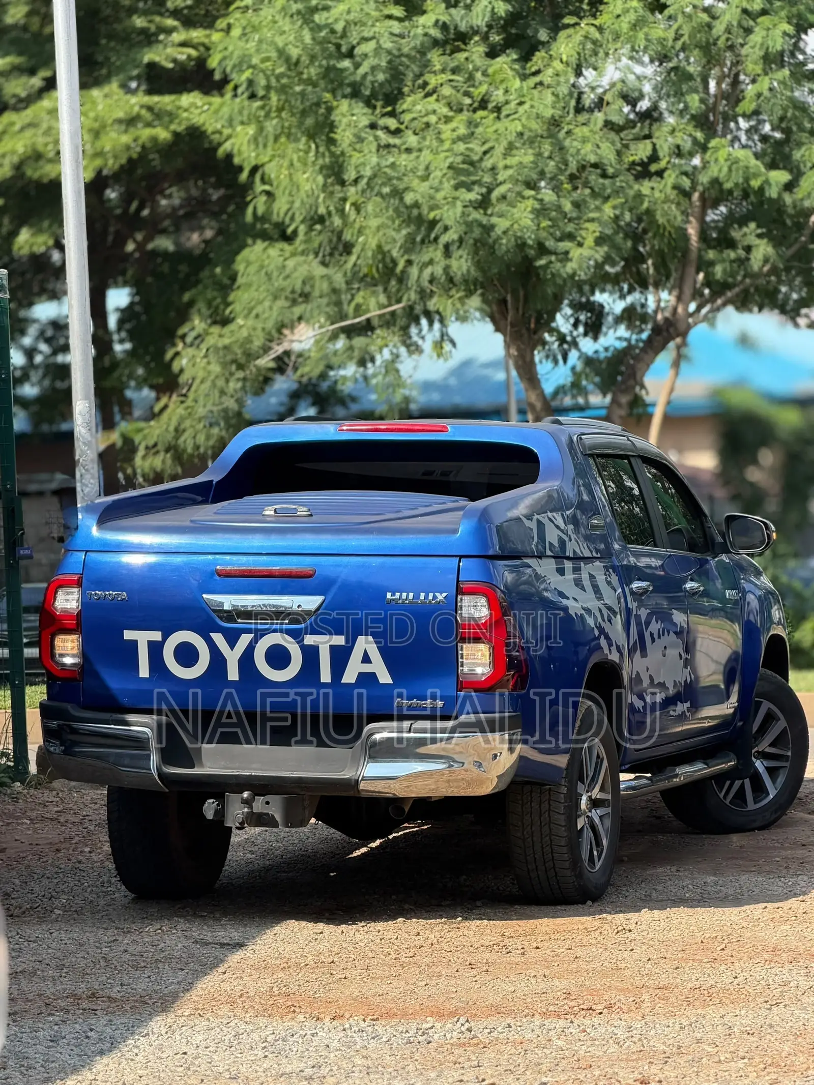 Toyota Hilux 2021 Blue