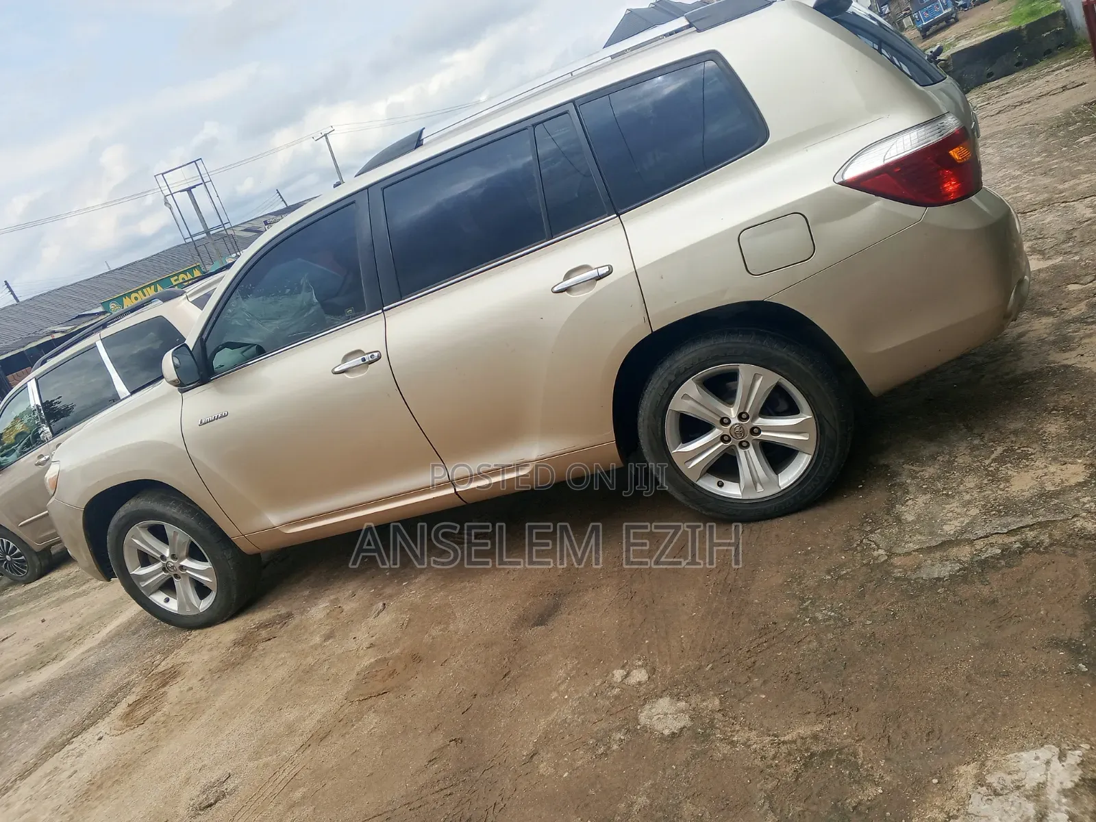 Toyota Highlander 2011 Gold