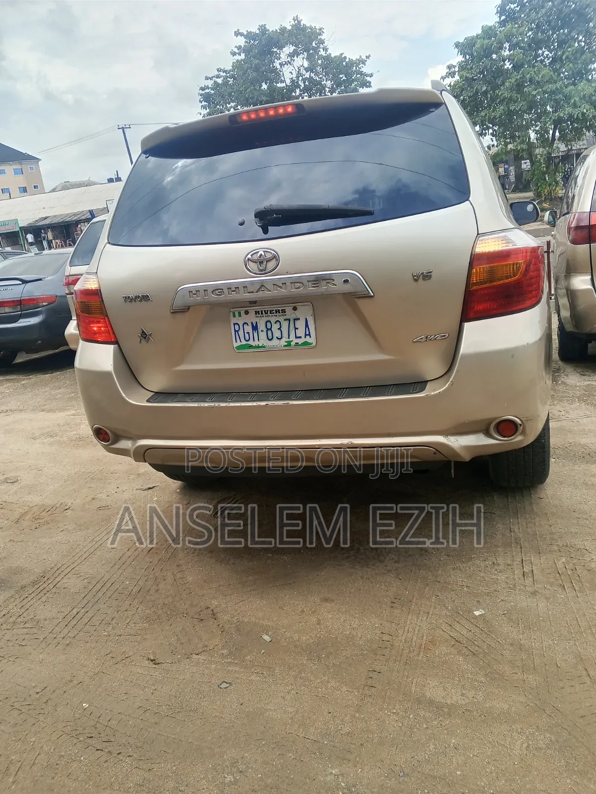 Toyota Highlander 2011 Gold