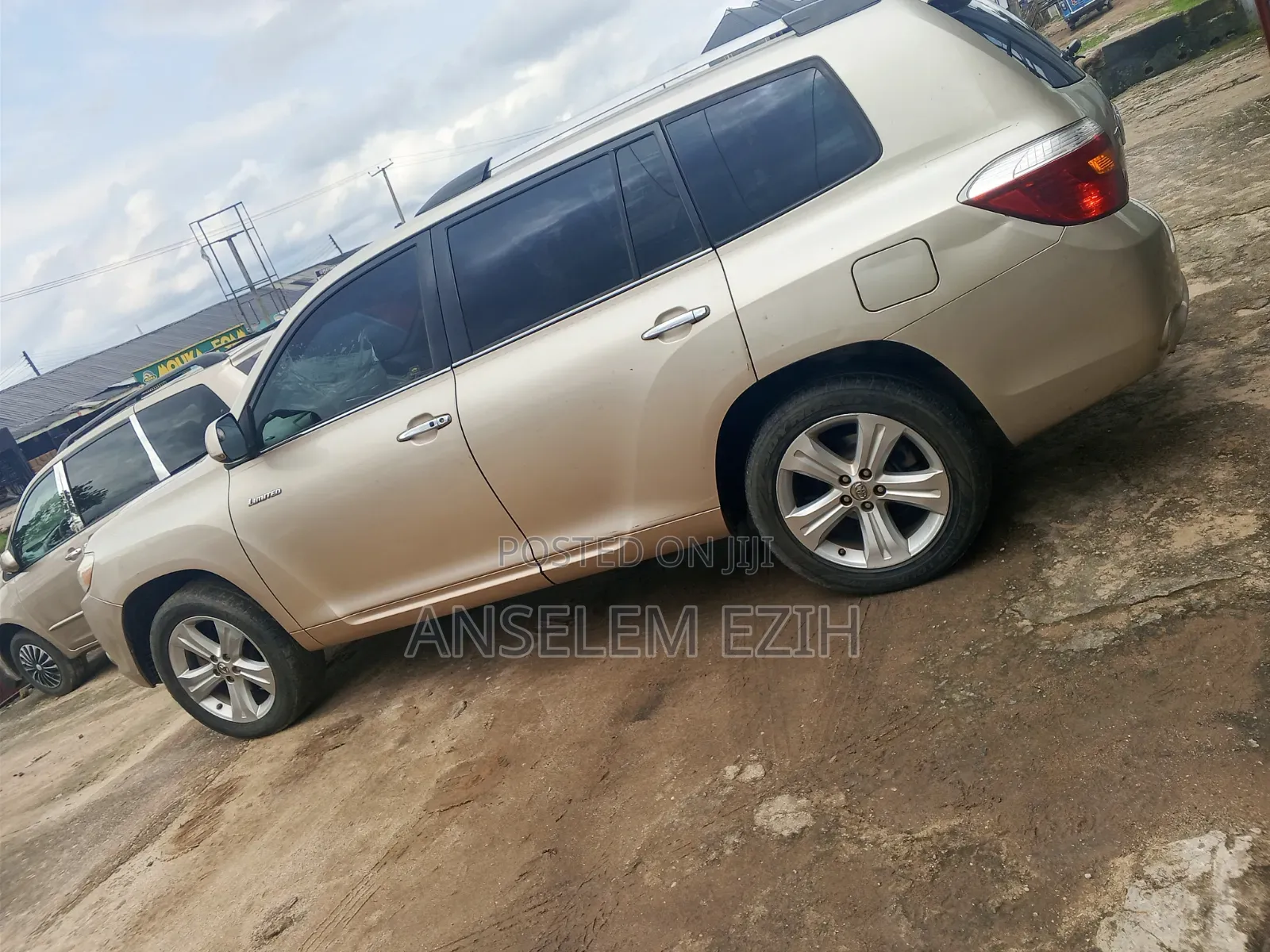 Toyota Highlander 2011 Gold