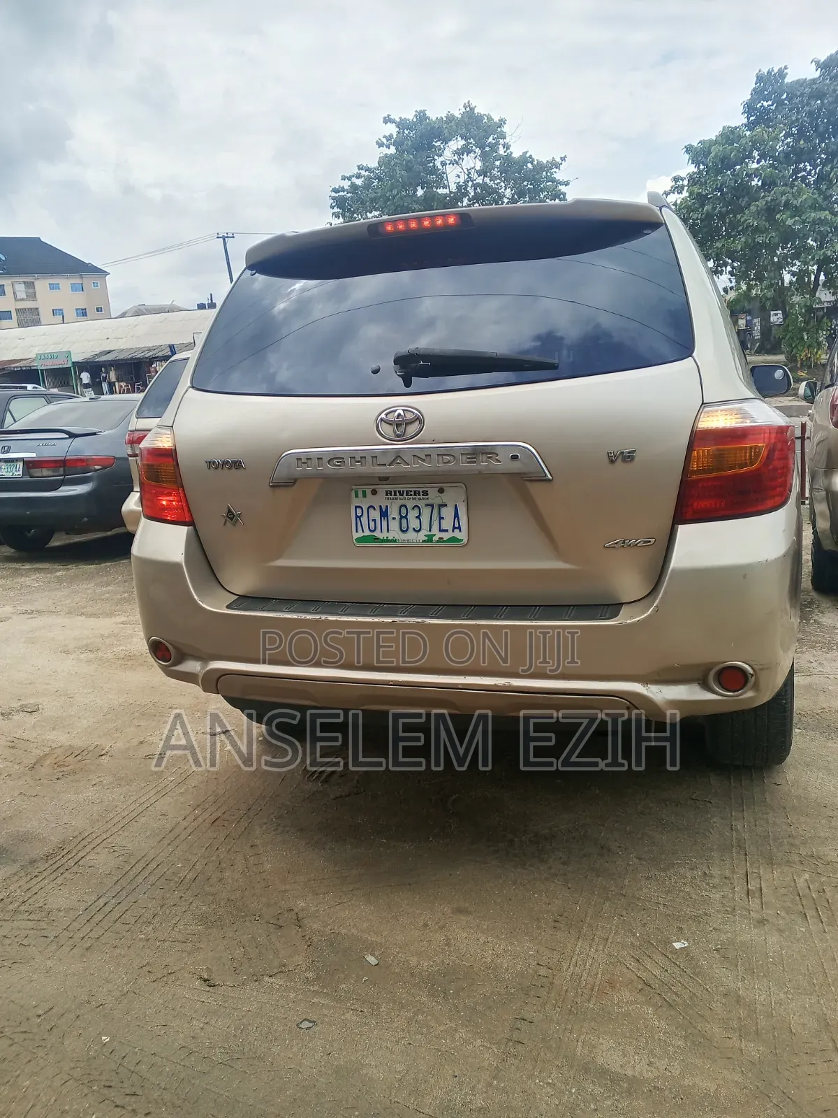 Toyota Highlander 2011 Gold