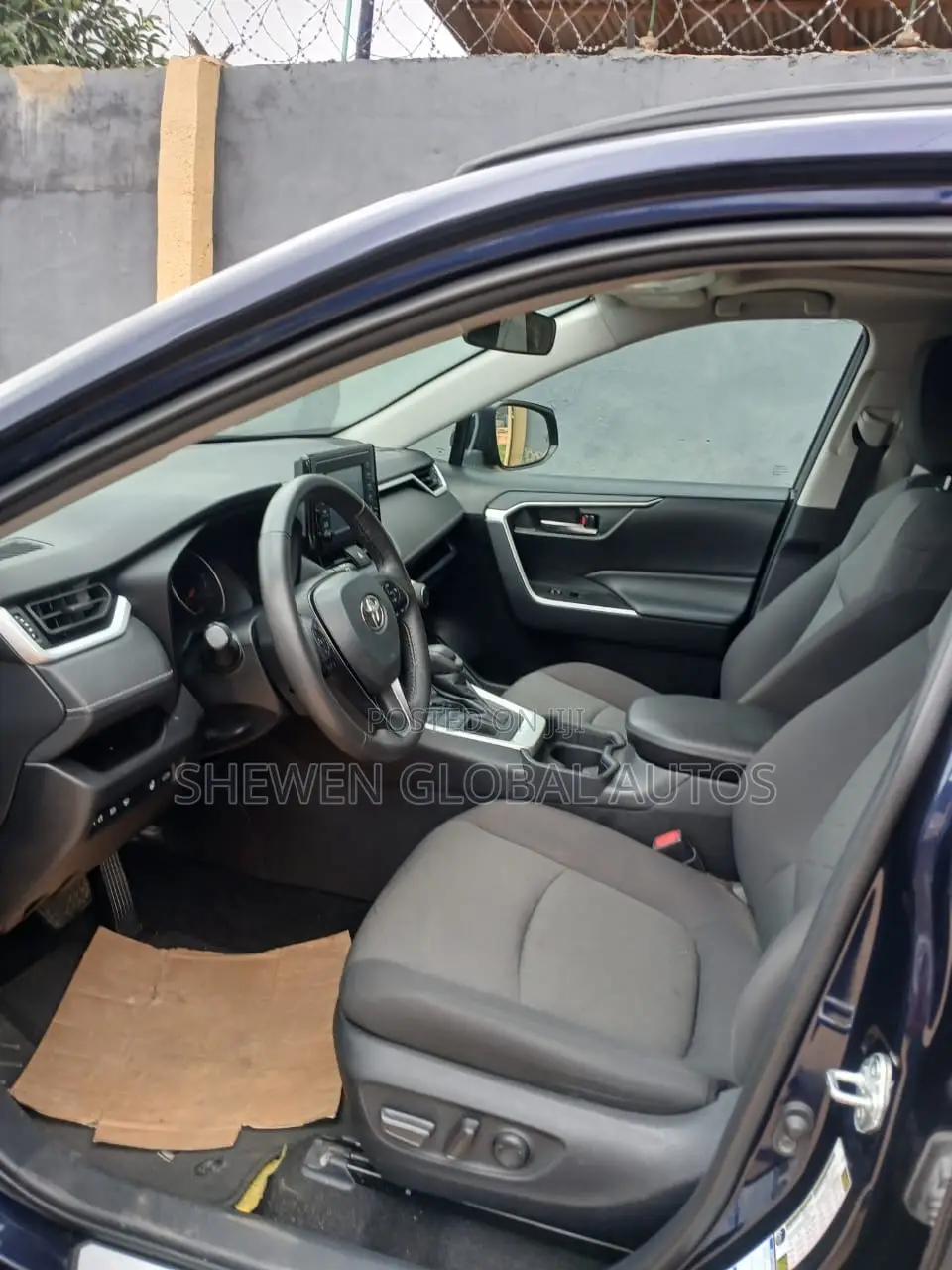 Toyota RAV4 XLE AWD 2020 Blue