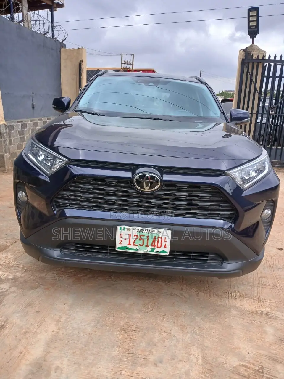 Toyota RAV4 XLE AWD 2020 Blue