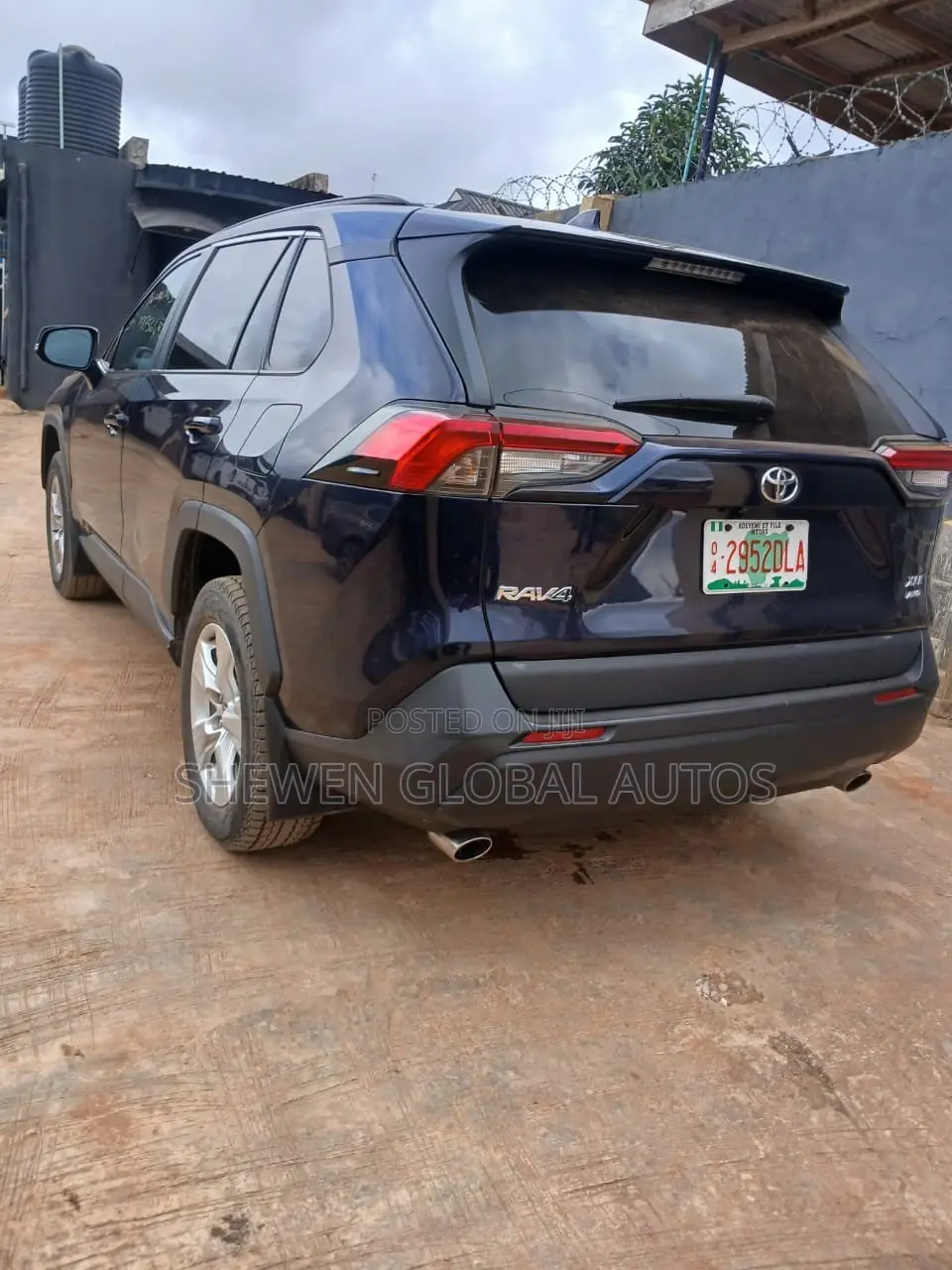 Toyota RAV4 XLE AWD 2020 Blue
