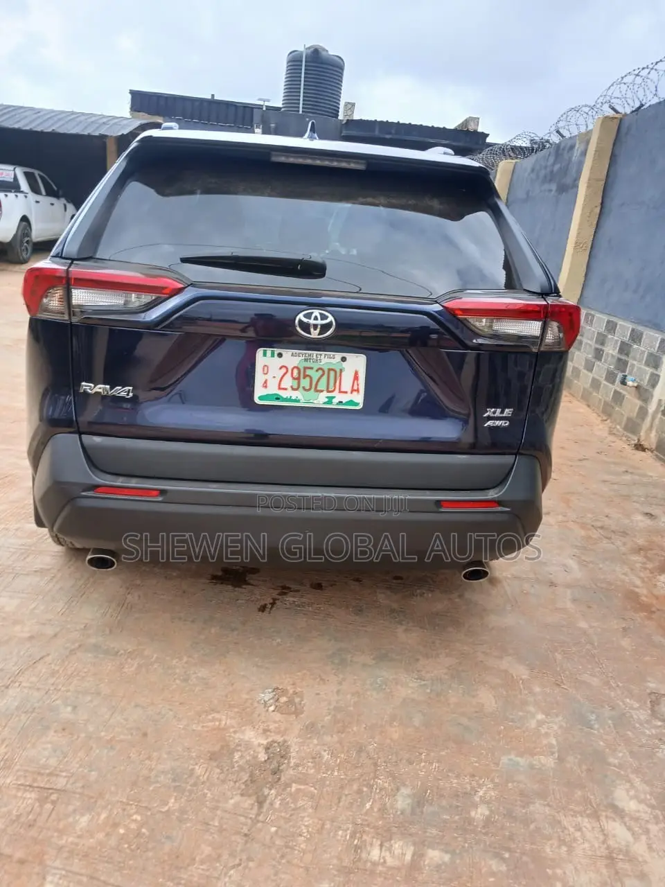 Toyota RAV4 XLE AWD 2020 Blue