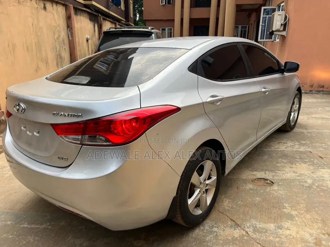 Hyundai Elantra 2013 Silver