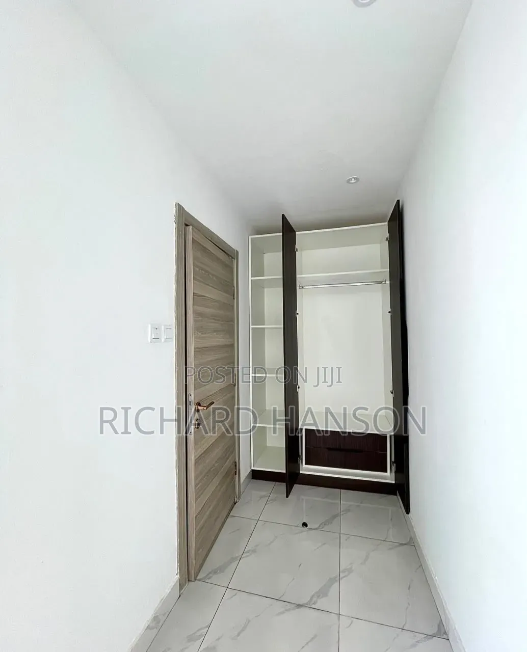 3bdrm Apartment in Secured, Lekki Phase 1 for sale
