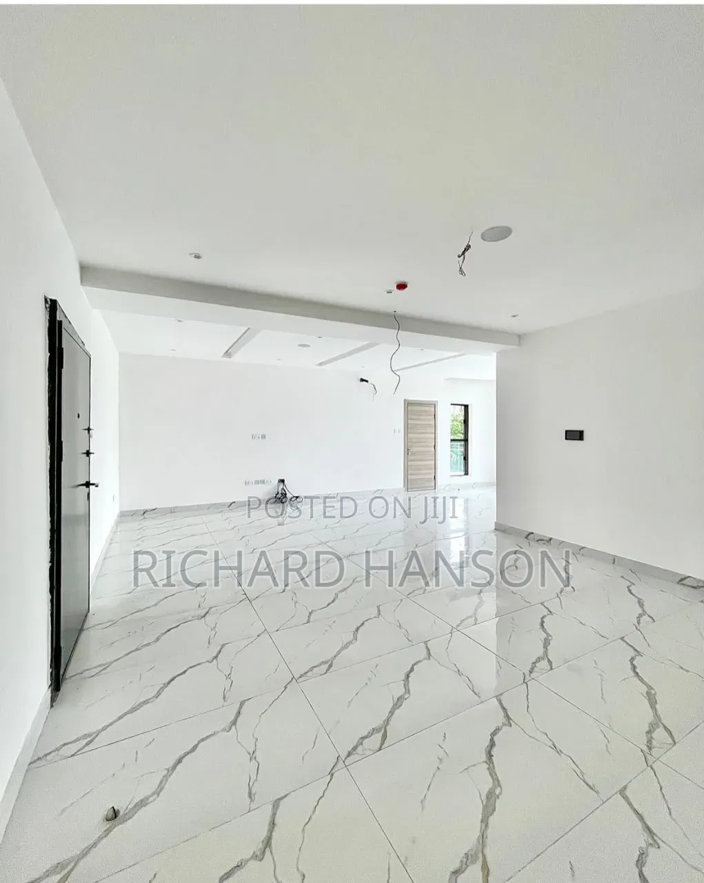 3bdrm Apartment in Secured, Lekki Phase 1 for sale
