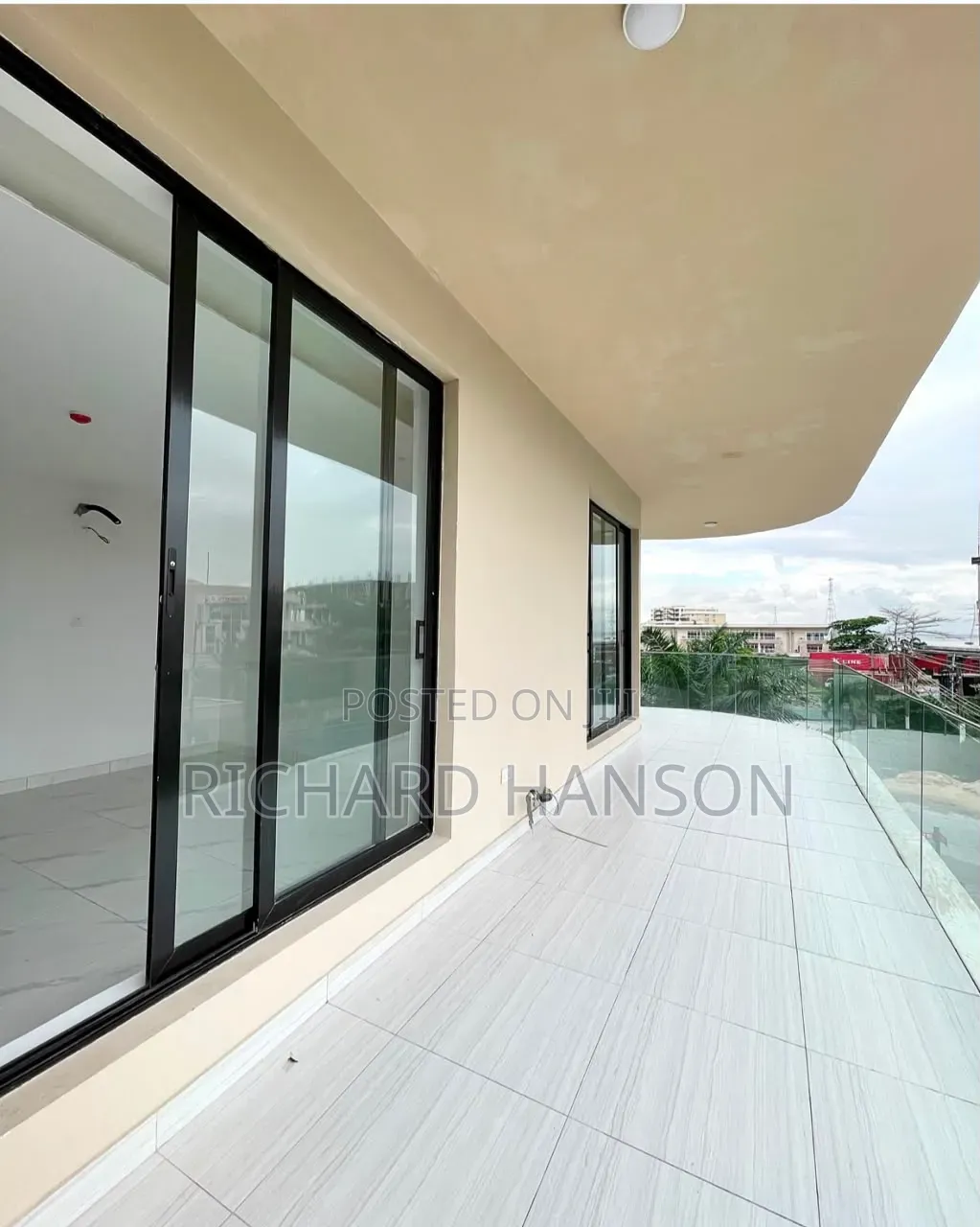 3bdrm Apartment in Secured, Lekki Phase 1 for sale