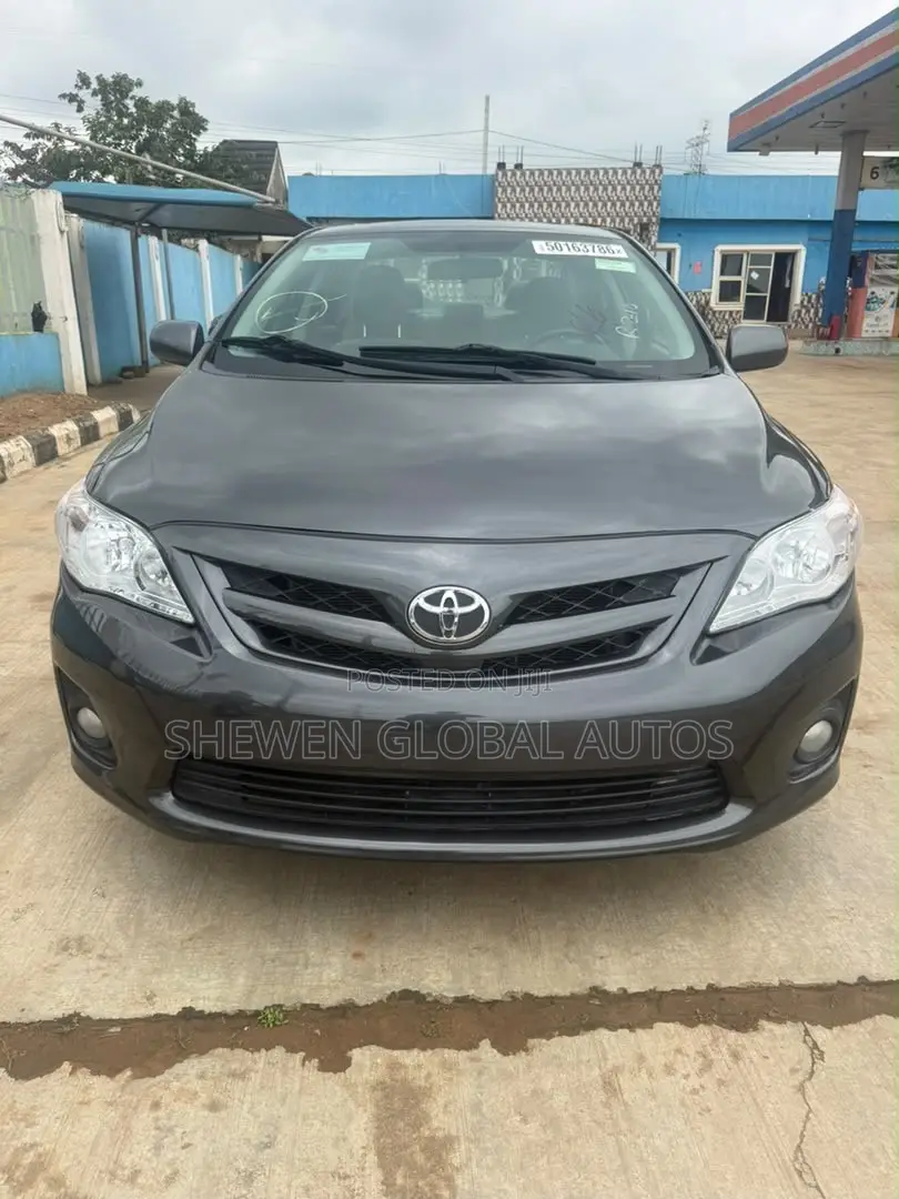 Toyota Corolla LE 4dr Sedan (1.8L 4cyl 4A) 2012 Gray