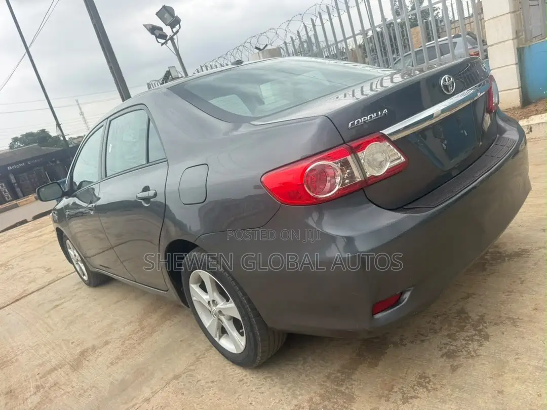 Toyota Corolla LE 4dr Sedan (1.8L 4cyl 4A) 2012 Gray