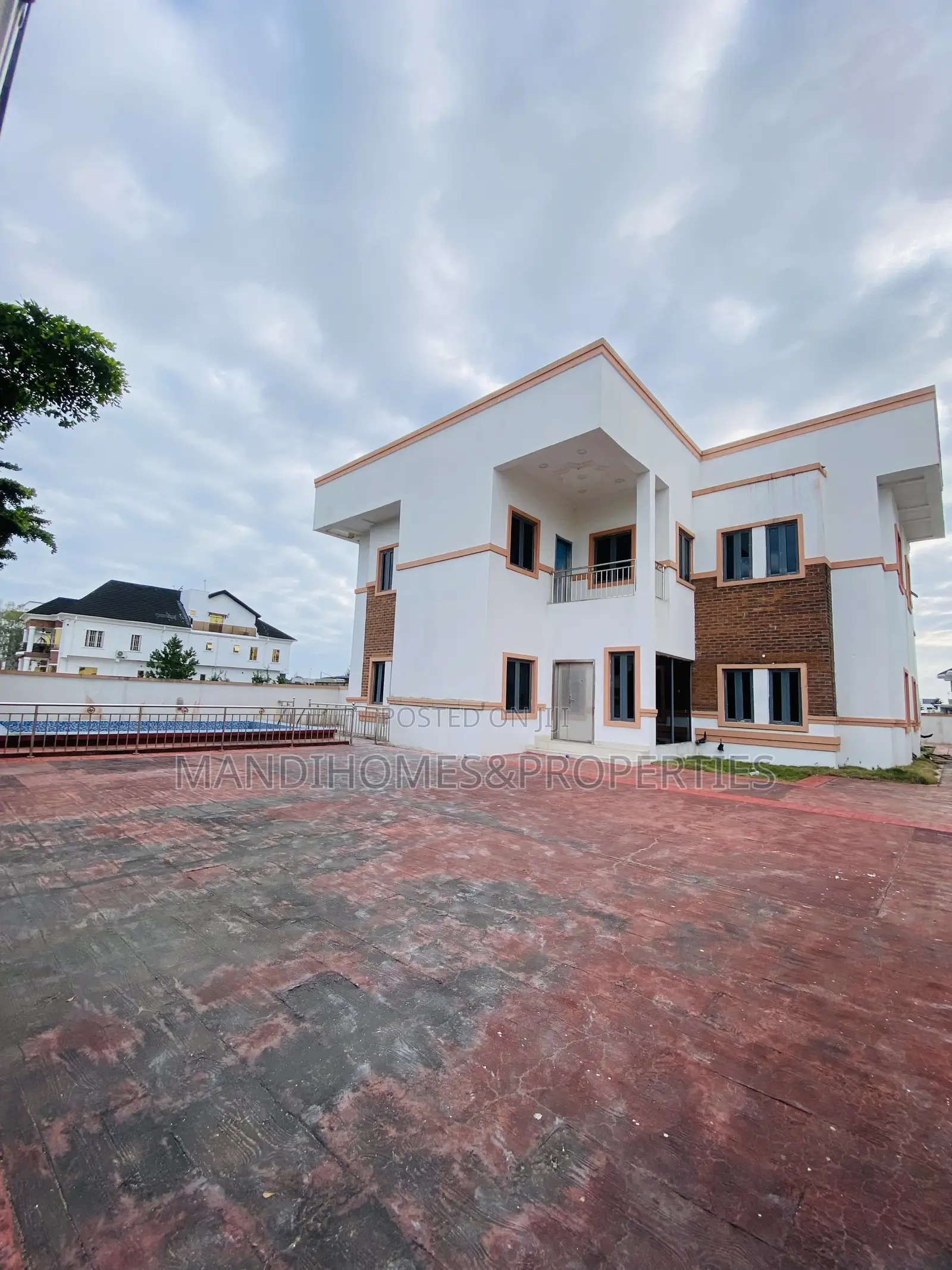 5bdrm Duplex in Royal Garden, Ajah for sale